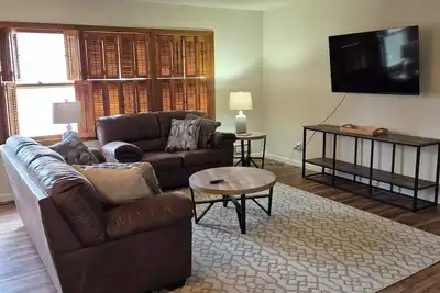 Image de House in central Bismarck location. Stay at a spacious 4-bedroom house