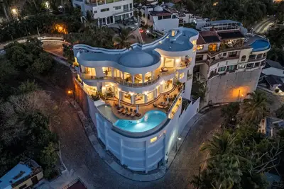 Casa Paakat - Luxury villa with chef, bartender, daily housekeeping and ocean views