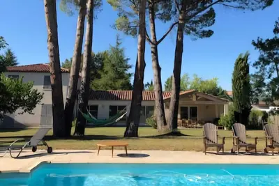 Image de 5 kms d'Aix en Provence (Puyricard) villa 4 chambres piscine jardin 2000 m2