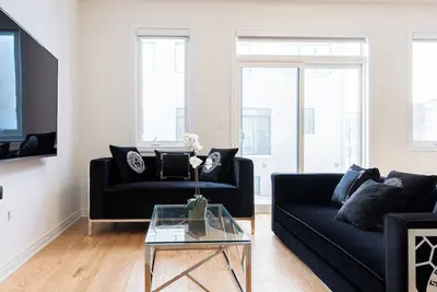 Image de Luxury Escape Near Canada’s Wonderland | Prime Location