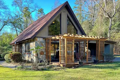 Image de Stunning River-Side Cottage with Fire Pit!