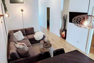 Image de Huge & Stylish 10 Bedroom w/Patio! - Sleeps 30!