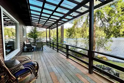 Image de Comfy Cozy Cabin on The Lake near Snohomish, Washington