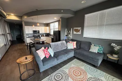 Image de Loft above Paddle Bar with Lake & Harbor Views. Downtown, Sandusky Ohio