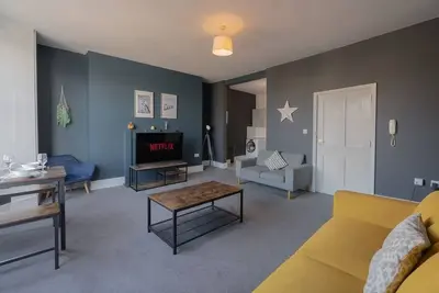Image de Free Parking | Sleeps 10 | 6 Beds | Contractors