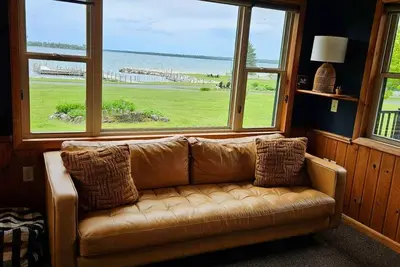 Image de Lakefront Cabin in Hessel (Main Cabin)
