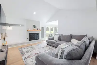 Image de Modern & Spacious 4-bedroom house, Sleeps 10+ with Games