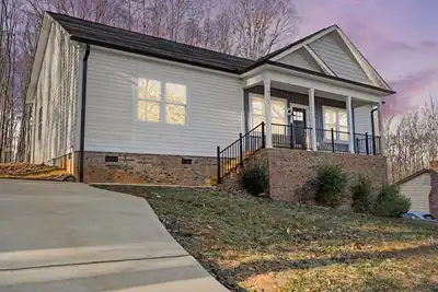 Image de Modern 3br Retreat - King Bed + Smart TVs