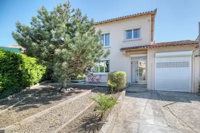Image de Maison 3 chambres avec un jardin, un garage proche centre ville et gare.