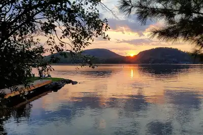 Image de Chez Mamie Blues\nDirectement sur les berges du Grand lac Brompton