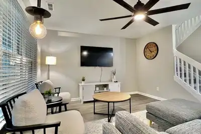 Image de Modern 3br Townhome - Whitewater Center + Roku TVs
