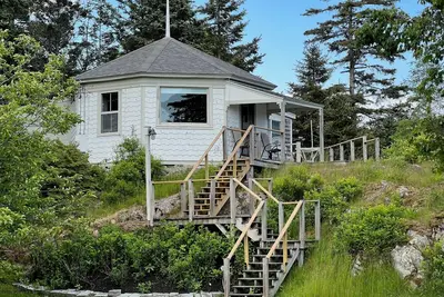 Image de Charming 1-bedroom cottage overlooking the harbor in St. George