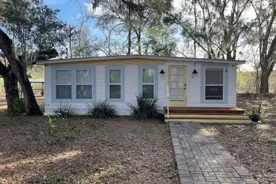 Image de Cottage at Water's Edge 2 Bedroom with dock, covered deck, WiFi, Ac