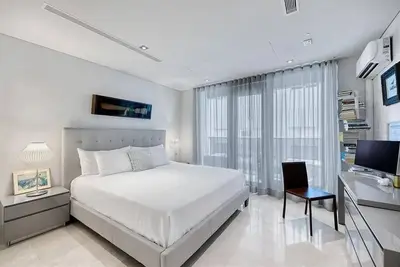 Image de Beach Front 4bd 3ba Apartment right on the highly coveted Isla Verde Beach.