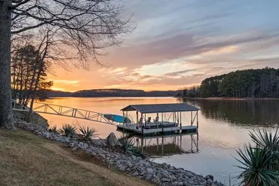 Image de Sunkissed Shores-Rare Flat Lot w/Beautiful Views, Dock, Hot Tub