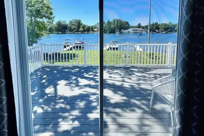 Image de Lakefront 3 bedroom Duplex on Lake Winnisquam 9-dock and beach Building 1 Unit B