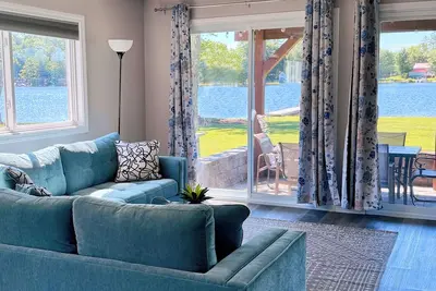 Image de Lakefront  3-bedroom Duplex  on Lake Winnisquam, docks, Beach, WiFi, Ac. \nB1A