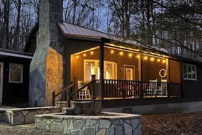 Image de Hemlock Retreats - Cabin, 6 Acres, Hot Tub & Winery