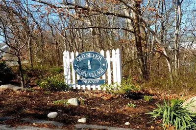 Image de Old Silver Private Beach, 5 minute walk to white sandy shore!