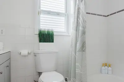 Image de Upscale Ny Home with Easy Parking!