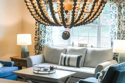 Image de Cute Bleu Bison House -Sleeps 8! 1 Block From Hu!