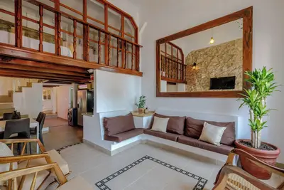 Image de 2 Br Walled City Loft Jacuzzi - Downtown