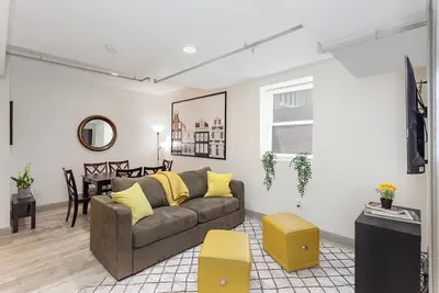 Image de Fells Point Hideaway - 2br w/ Free Street Parking!