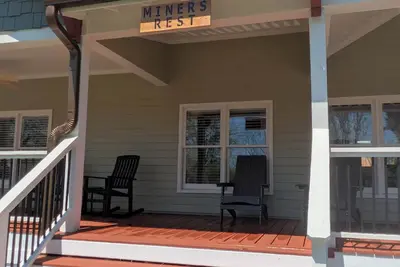 Image de Walking Distance to the square