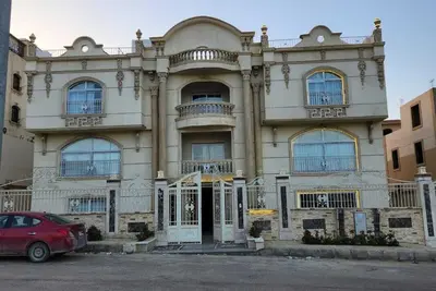 Image de Luxurious 13-bedroom villa in phenomenal location in El Sheikh Zayed City.