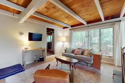 Image de Country dog friendly lake house w/ access to beaches, tennis & pickleball