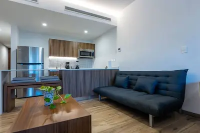 Image de Charming studio with balcony, pool & prime downtown location