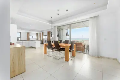 Exclusive Sky Haven: 3-Bedroom Penthouse w/ Private Elevator & Ocean Views