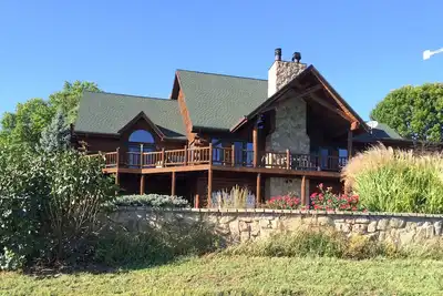 Image de Serene estate home with private pool, stunning 360 views