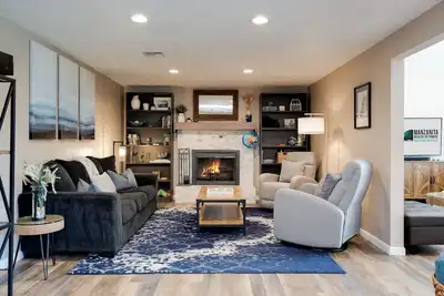 Image de One level home, dog friendly, minutes to the beach, lots of amenities!