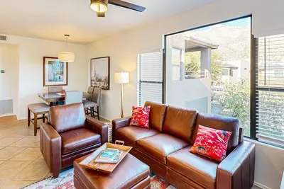 Image de Bright condo with balcony, shared  pool & hot tub, central Ac, fireplace