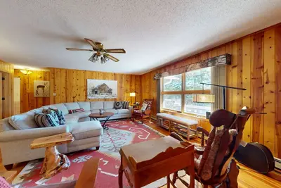 Image de Soaring Pines Lakeside on Fence Lake Chain w/ Paddle Boards, Kayaks, & Lily Pad