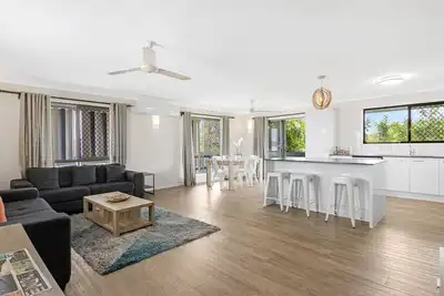 Image de Spacious 3-Bed Home with Balcony in Hervey Bay