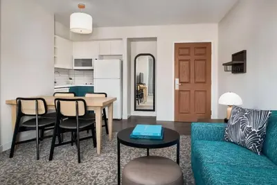 Image de Elegant Suite with Swimming Pool, Pet-Friendly, and Near Pomona Mills Park