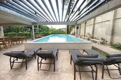 Image de Spacious Modern and Cozy Apartment with Pool and Gym