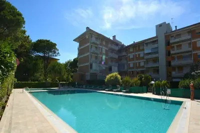 Image de Fantastique appartement avec vue sur la piscine à quelques pas de la mer