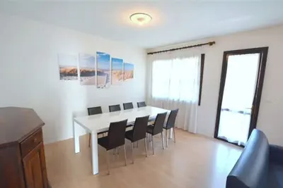 Image de Grande maison mitoyenne avec jardin privé clôturé pour 10 personnes à Lignano Pineta