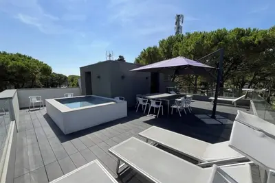 Image de Villa individuelle spacieuse, confortable et récemment rénovée à Lignano Riviera