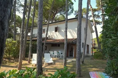 Image de Maison de jardin privée clôturée à 300 mètres de la plage de Lignano Pineta