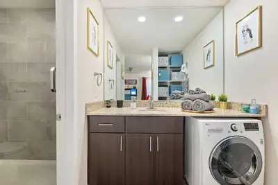 Image de The Suite Spot King Bed No Stairs Covered Parking