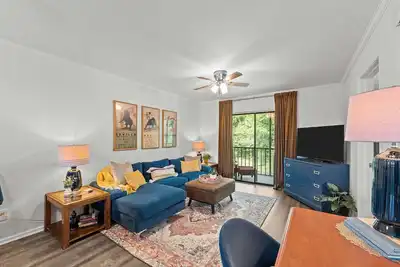 Image de Beautiful 2 bedroom 2 bathroom condo with balcony. The sleeping arrangements for this property are 2 queen beds.