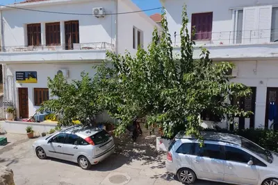 Charming 3-bedroom apartment with sea view from bedrooms WiFi and Ac 200 from b\n