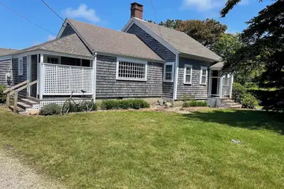 Image de Six Bedroom Home -- 2/10's Mile to Chatham Fish Pier and 7/10's Mile to Town.