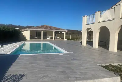 Image de Villa de Lidia - entre amis-famille-collèges, proche Meett/piscine/parking/Clim