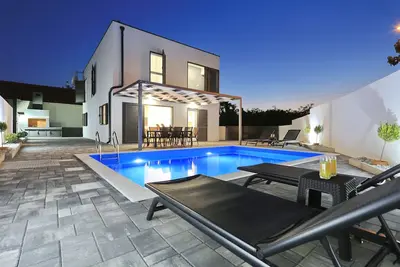 Image de 4-bedroom villa Gea in beautiful Vrsi with heated pool