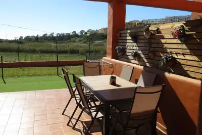 Image de A spacious first floor with views of the vineyards and the sea.